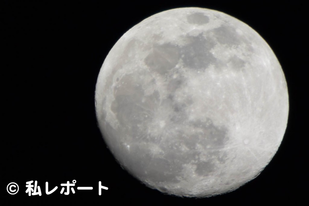Nikon 1 で撮影した月面のトリミング