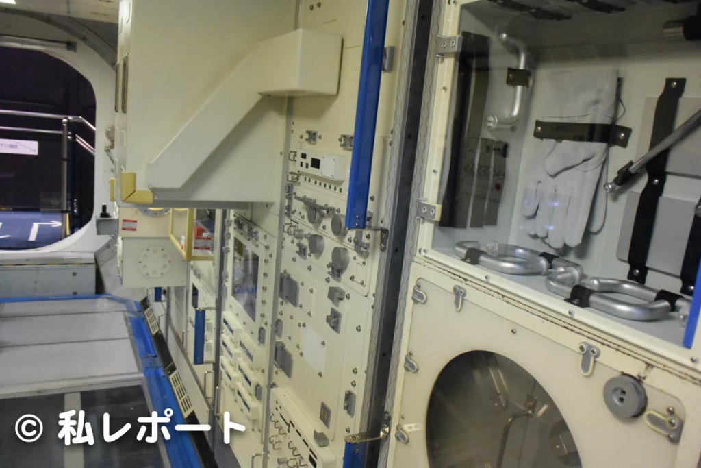 リニューアル前の「きぼう」日本実験棟の実物模型の内側（２０１４年１１月）