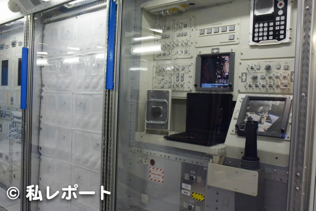 筑波宇宙センターにある「きぼう」日本実験棟の実物大模型の内部